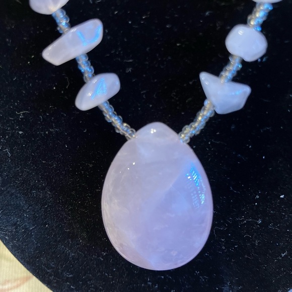 ROSE QUARTZ LARGE PENDANT AND SMALLER CHIPS ON THE SIDES MATCHING BRACELET - Picture 5 of 12